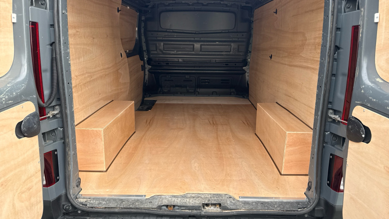 Nissan Primastar 30 L2 Diesel 2.0 dCi 110ps H1 Tekna Van